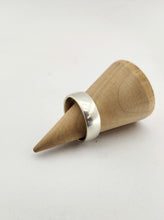 Load image into Gallery viewer, Classic Wedding Band - Half Round 6mm