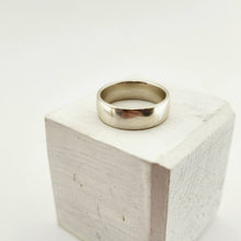 Load image into Gallery viewer, Classic Wedding Band - Half Round 6mm