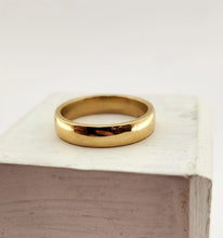 Load image into Gallery viewer, Classic Wedding Band - Half Round 4mm (Yellow Gold)