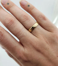 Load image into Gallery viewer, Classic Wedding Band - Half Round 4mm (Yellow Gold)