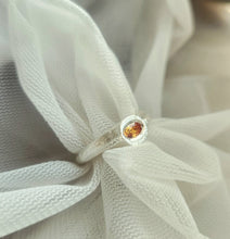 Load image into Gallery viewer, Kowhai Seed Ring - Sapphire