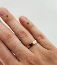 Load image into Gallery viewer, Classic Wedding Band - Flat Band 4mm (Rose Gold)