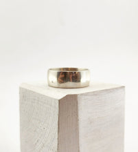 Load image into Gallery viewer, Classic Wedding Band - Half Round 8mm