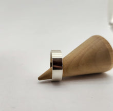 Load image into Gallery viewer, Classic Wedding Band - Flat Band 6mm