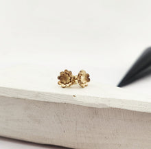 Load image into Gallery viewer, Briar Flower Studs - 9ct yellow gold
