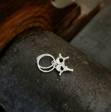 Load image into Gallery viewer, Mini Vertibrae Hoops