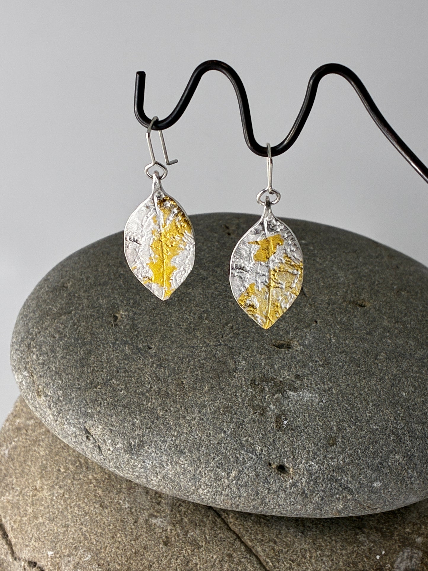 Pohutakawa Small Leaf Earring - Silver & 24ct gold leaf