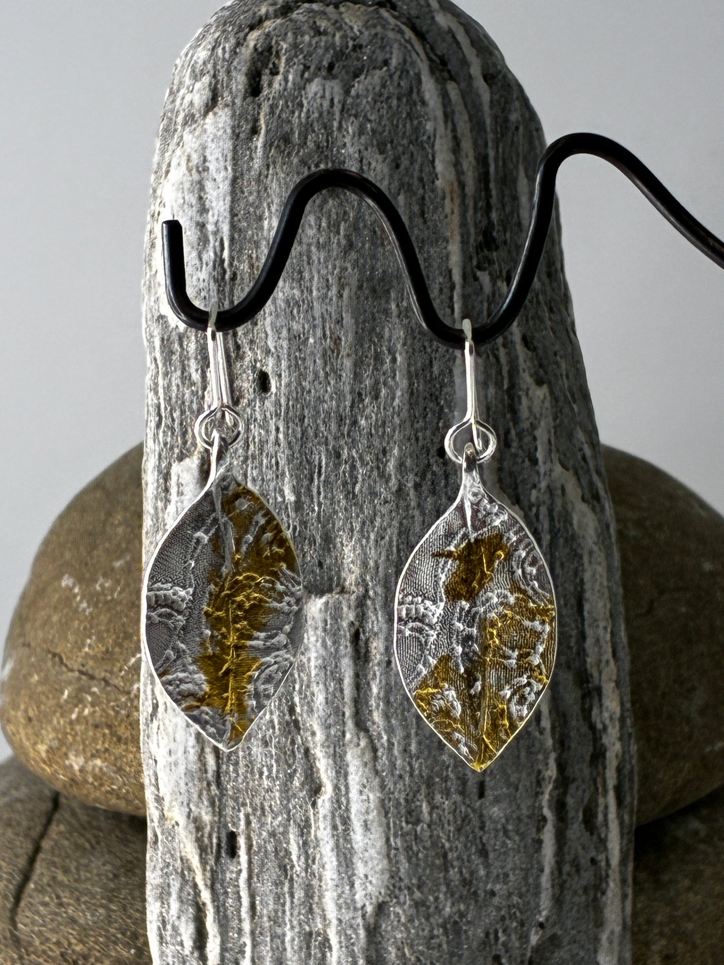 Pohutakawa Small Leaf Earring - Silver & 24ct gold leaf