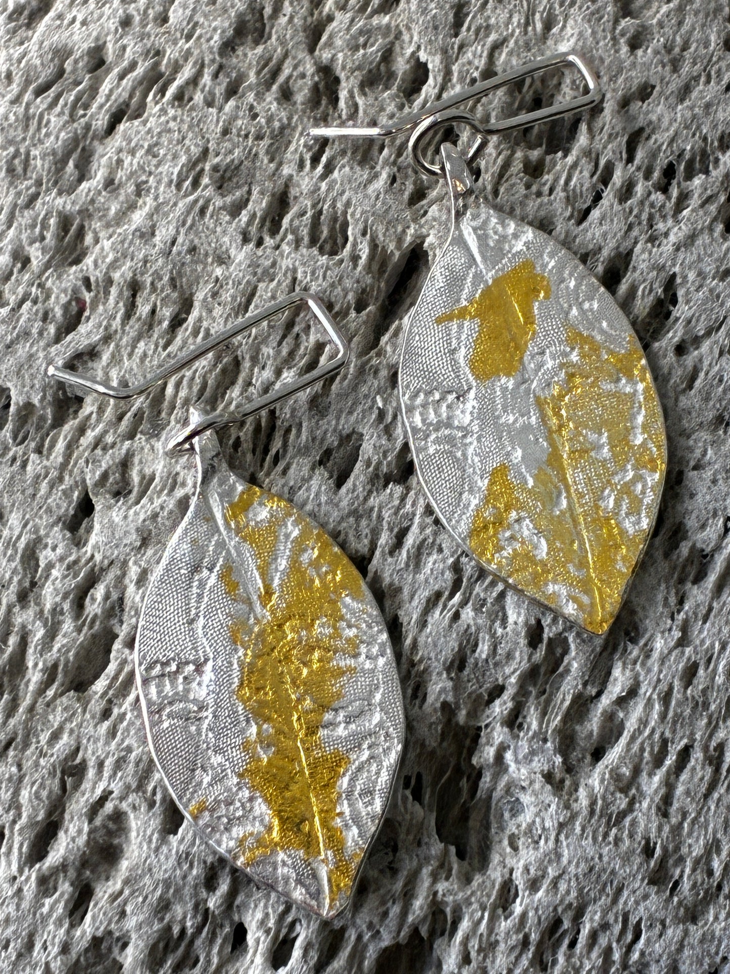 Pohutakawa Small Leaf Earring - Silver & 24ct gold leaf