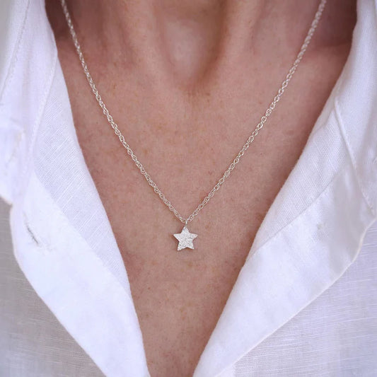Dusted single star necklace