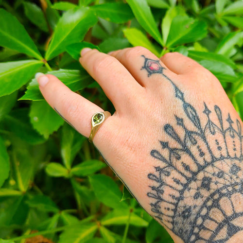 The Leaf Ring is a classically elegant design from Adele Stewart. Seen here in 9ct gold with a beautiful green Australian sapphire. Handcrafted quality NZ jewellery from Mason & Collins.