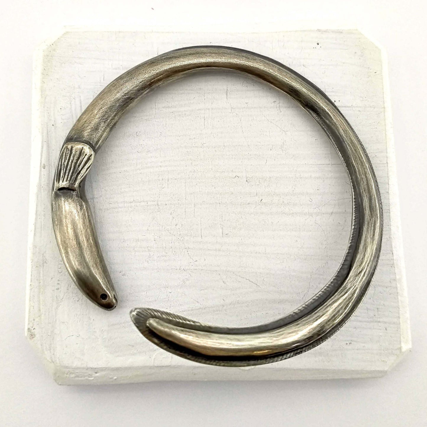 The tuna bracelet is handmade in NZ by The Wild Jewellery. Cast in solid sterling silver this bracelet represents the endangered long-finned eel that is native to Aotearoa NZ.